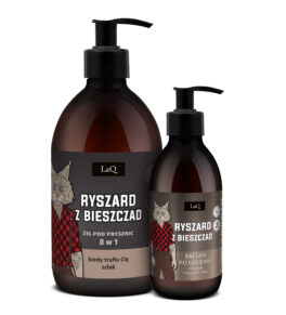 zestaw kosmetyków dla męzczyzny marki LaQ Ryszard z Bieszczad, który zawiera żel pod prysznic 500 ml w brązowej butelce z pompką oraz balsam po goleniu w butelce z pompką 150 ml, etykieta z Rysiem w czerwonej koszuli w kratę