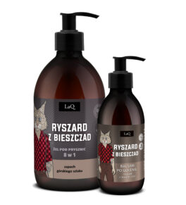 zestaw kosmetyków dla męzczyzny marki LaQ Ryszard z Bieszczad, który zawiera żel pod prysznic 500 ml w brązowej butelce z pompką oraz balsam po goleniu w butelce z pompką 150 ml, etykieta z Rysiem w czerwonej koszuli w kratę