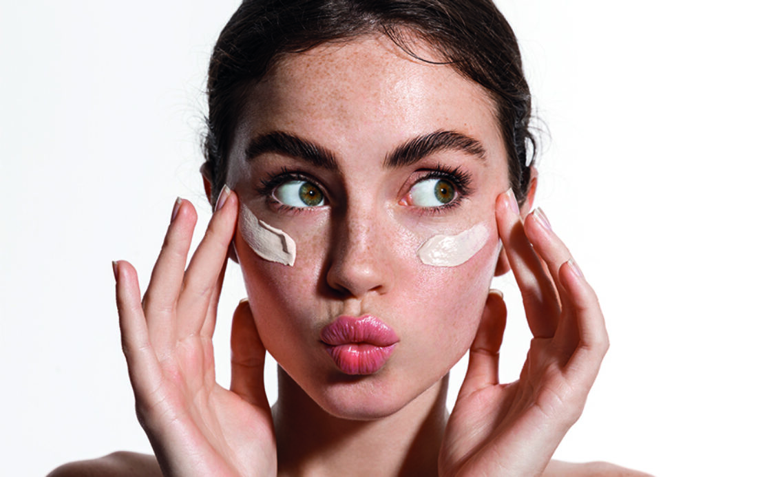 Wieczorna rutyna pielęgnacyjna: jak przygotować skórę do regeneracji nocnej?