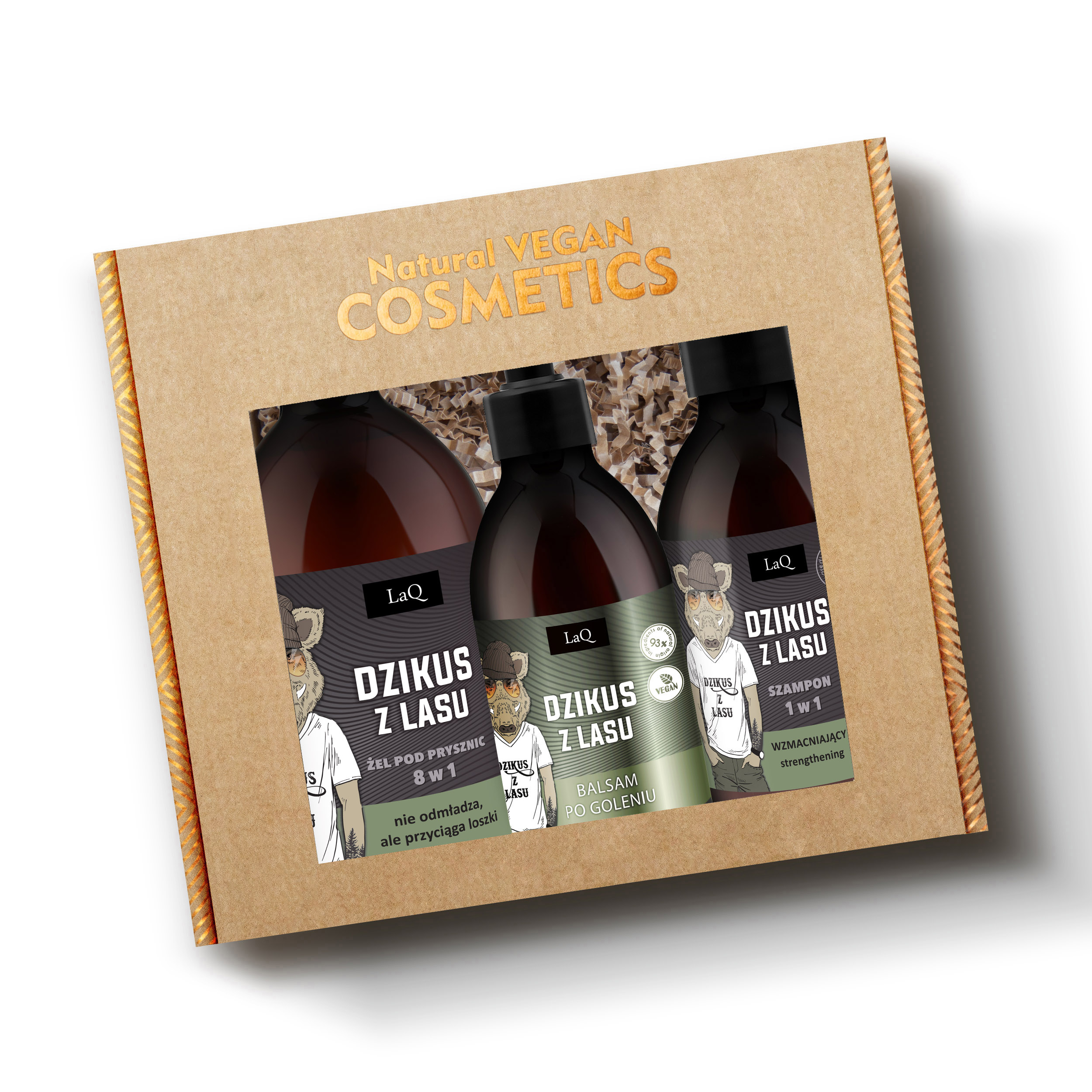 zestaw kosmetyków dla mężczyzny marki LaQ Dzikus z Lasu, zawiera żel pod prysznic w butelce z pompką 500 ml, szampon do włosów w butelce 300ml z pompką oraz balsam po goleniu w butelce 150 ml z pompką . Etykiety z wizerunkiem dzika w czapce, okularach i koszulce, zapakowae w kartoniku prezentowym.