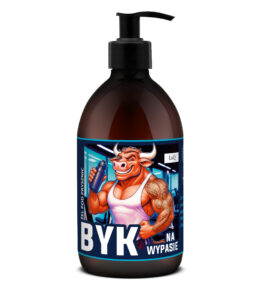 żel pod prysznic dla mężczyzn LaQ Byk Na Wypasie w brązowej butelce 500 ml z pompką i etykietą z bykiem w białej koszulce
