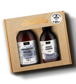 zestaw prezentowy w kartoniku z naklejką LaQ Podchmielony Kozioł zawiera żel pod prysznic 500 ml oraz szampon 300 ml