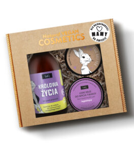 LaQ zestaw żel 500 ml Królowa Życia niezapominajka , łagodzący mus do mycia twarzy oraz masełko do twarzy w kartoniku prezentowym z naklejką