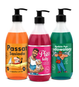 zestaw 3 x 500 ml każdy żeli pod prysznic Shots! zawierający żel pod prysznic Passat Sąsiada, Pies na baby oraz Będzie Pan Zadowolony, zapakowane w kartonik prezentowy z uchwytem