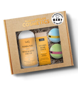 zestaw kosmetyków w kartonie krem do rąk serum do twarzy kule do kąpieli LaQ